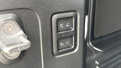 DN26MYU Land Rover Defender 110 3.0 D250 MHEV X-Dynamic HSE Hard Top SUV 5dr Diesel Auto 4WD MWB Euro 6 (s/s) (249 ps) Thumbnail #12