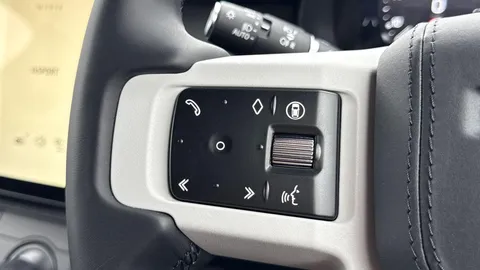 DN26MYU Land Rover Defender 110 3.0 D250 MHEV X-Dynamic HSE Hard Top SUV 5dr Diesel Auto 4WD MWB Euro 6 (s/s) (249 ps) Thumbnail #13