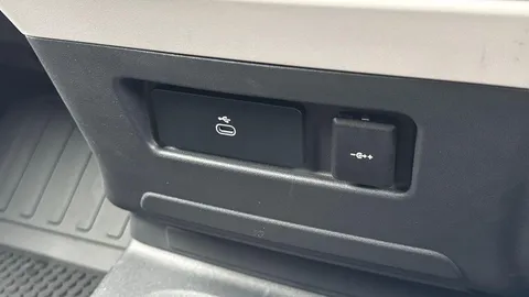 DN26MYU Land Rover Defender 110 3.0 D250 MHEV X-Dynamic HSE Hard Top SUV 5dr Diesel Auto 4WD MWB Euro 6 (s/s) (249 ps) Thumbnail #15