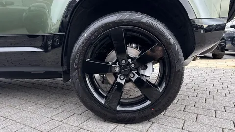 DN26HFR Land Rover Defender 110 3.0 D250 MHEV X-Dynamic HSE Hard Top SUV 5dr Diesel Auto 4WD MWB Euro 6 (s/s) (249 ps) Thumbnail #19