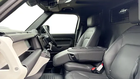 DN26MYU Land Rover Defender 110 3.0 D250 MHEV X-Dynamic HSE Hard Top SUV 5dr Diesel Auto 4WD MWB Euro 6 (s/s) (249 ps) Thumbnail #24