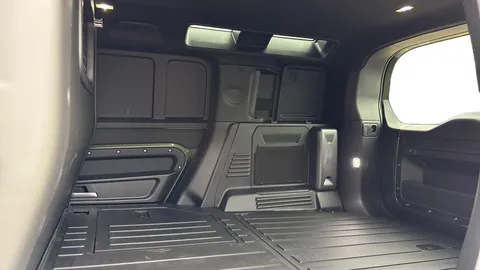 DN26MYU Land Rover Defender 110 3.0 D250 MHEV X-Dynamic HSE Hard Top SUV 5dr Diesel Auto 4WD MWB Euro 6 (s/s) (249 ps) Thumbnail #31