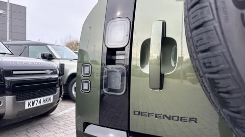 DN26MYU Land Rover Defender 110 3.0 D250 MHEV X-Dynamic HSE Hard Top SUV 5dr Diesel Auto 4WD MWB Euro 6 (s/s) (249 ps) Thumbnail #40