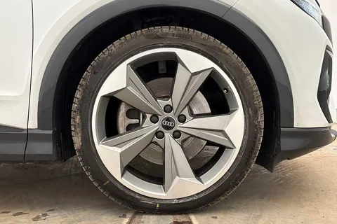 6 of 13 for Audi Q4 e-tron Q4 Black Edition 45 e-tron 210,00 kW