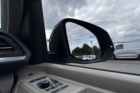 17 of 61 for VOLKSWAGEN MULTIVAN 2.0 TDI Style 5dr DSG