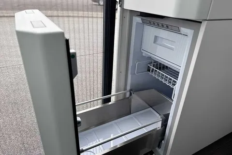 DG75CFX Volkswagen Grand California 2.0 TDI 600 5dr Tip Auto [3.5T] Thumbnail #39