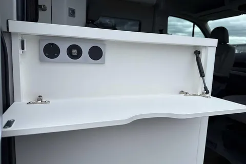 DG75CFX Volkswagen Grand California 2.0 TDI 600 5dr Tip Auto [3.5T] Thumbnail #42