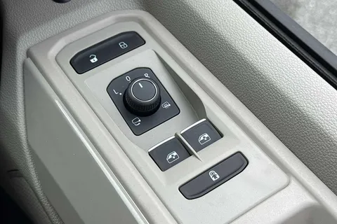 43 of 61 for VOLKSWAGEN MULTIVAN 2.0 TDI Style 5dr DSG