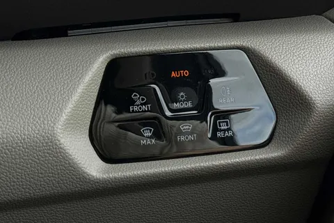 44 of 61 for VOLKSWAGEN MULTIVAN 2.0 TDI Style 5dr DSG