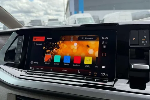 58 of 61 for VOLKSWAGEN MULTIVAN 2.0 TDI Style 5dr DSG