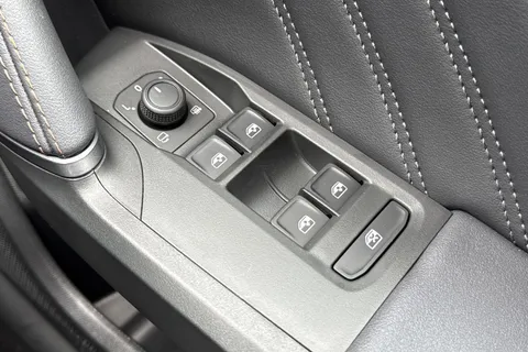 34 of 43 for CUPRA Leon 1.5 eTSI V3 DSG Euro 6 (s/s) 5dr