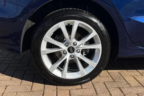 KY25FHW Audi A3 Sport 40 TFSI e 204 PS S tronic Thumbnail #11