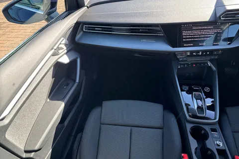 KY25FHW Audi A3 Sport 40 TFSI e 204 PS S tronic Thumbnail #21