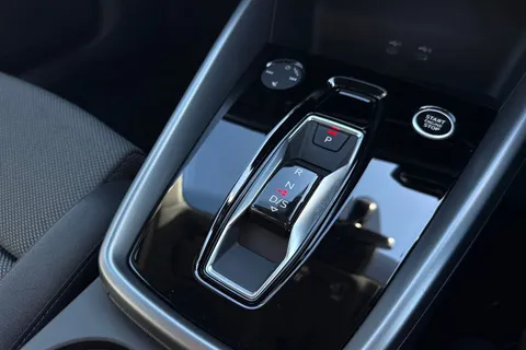 KY25FHW Audi A3 Sport 40 TFSI e 204 PS S tronic Thumbnail #24