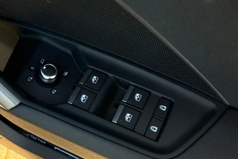 KY25FHW Audi A3 Sport 40 TFSI e 204 PS S tronic Thumbnail #45