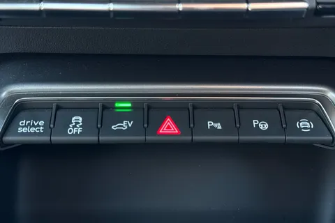 KY25FHW Audi A3 Sport 40 TFSI e 204 PS S tronic Thumbnail #57