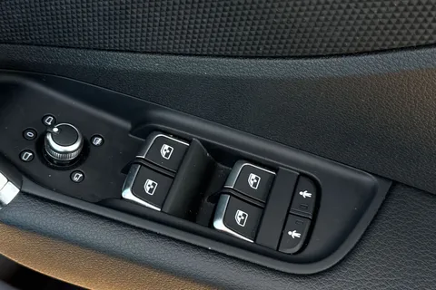 DY23FBB Audi Q2 Black Edition 30 TFSI  110 PS 6-speed Thumbnail #45