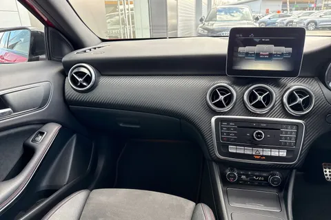 CE18VCP Mercedes-Benz A Class 2.1 A200d AMG Line (Executive) 7G-DCT Euro 6 (s/s) 5dr Thumbnail #21