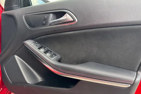 CE18VCP Mercedes-Benz A Class 2.1 A200d AMG Line (Executive) 7G-DCT Euro 6 (s/s) 5dr Thumbnail #22