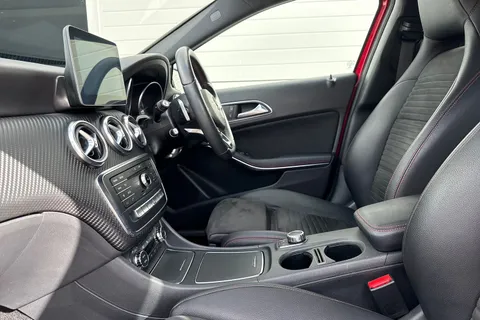 CE18VCP Mercedes-Benz A Class 2.1 A200d AMG Line (Executive) 7G-DCT Euro 6 (s/s) 5dr Thumbnail #35