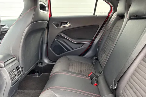 CE18VCP Mercedes-Benz A Class 2.1 A200d AMG Line (Executive) 7G-DCT Euro 6 (s/s) 5dr Thumbnail #37