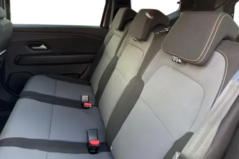 EN74MVH Dacia Jogger 1.6 Hybrid EXTREME Auto Euro 6 (s/s) 5dr Thumbnail #19