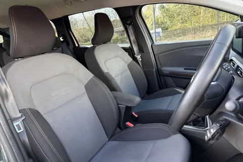 EN74MVH Dacia Jogger 1.6 Hybrid EXTREME Auto Euro 6 (s/s) 5dr Thumbnail #25