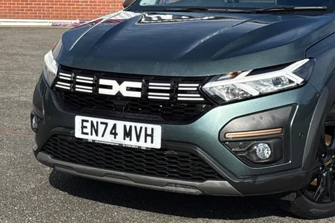 EN74MVH Dacia Jogger 1.6 Hybrid EXTREME Auto Euro 6 (s/s) 5dr Thumbnail #26