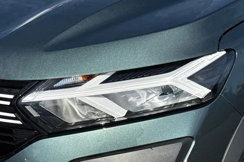 EN74MVH Dacia Jogger 1.6 Hybrid EXTREME Auto Euro 6 (s/s) 5dr Thumbnail #28