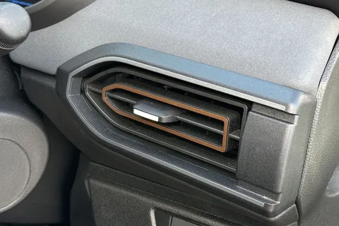 EN74MVH Dacia Jogger 1.6 Hybrid EXTREME Auto Euro 6 (s/s) 5dr Thumbnail #33