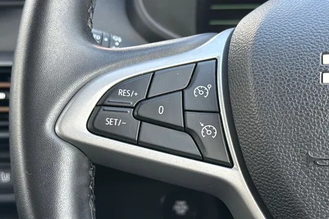 EN74MVH Dacia Jogger 1.6 Hybrid EXTREME Auto Euro 6 (s/s) 5dr Thumbnail #38