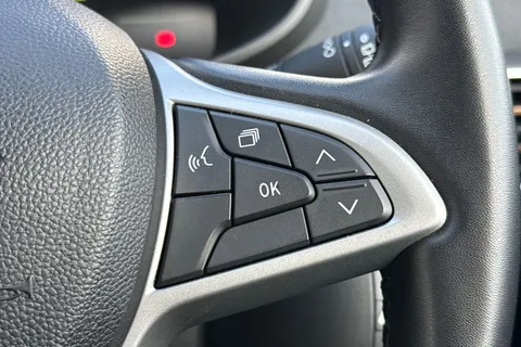 EN74MVH Dacia Jogger 1.6 Hybrid EXTREME Auto Euro 6 (s/s) 5dr Thumbnail #39