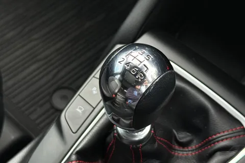 37 of 54 for Ford Focus 1.0T EcoBoost MHEV ST-Line X Edition Euro 6 (s/s) 5dr