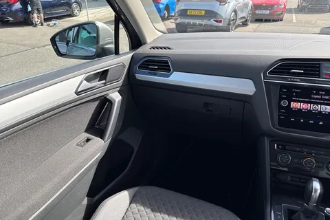 DA18TNJ Volkswagen Tiguan 2.0 TDI SE Navigation DSG 4Motion Euro 6 (s/s) 5dr Thumbnail #21