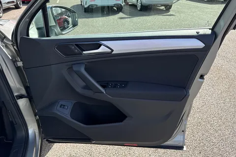 DA18TNJ Volkswagen Tiguan 2.0 TDI SE Navigation DSG 4Motion Euro 6 (s/s) 5dr Thumbnail #22