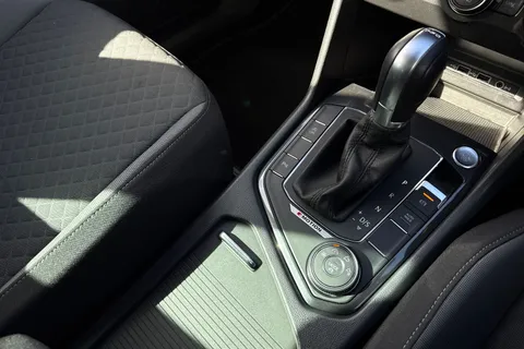 DA18TNJ Volkswagen Tiguan 2.0 TDI SE Navigation DSG 4Motion Euro 6 (s/s) 5dr Thumbnail #24