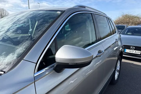 DA18TNJ Volkswagen Tiguan 2.0 TDI SE Navigation DSG 4Motion Euro 6 (s/s) 5dr Thumbnail #31