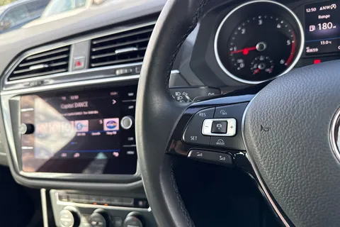 DA18TNJ Volkswagen Tiguan 2.0 TDI SE Navigation DSG 4Motion Euro 6 (s/s) 5dr Thumbnail #40