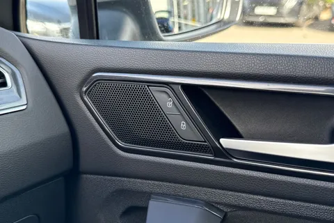 DA18TNJ Volkswagen Tiguan 2.0 TDI SE Navigation DSG 4Motion Euro 6 (s/s) 5dr Thumbnail #43