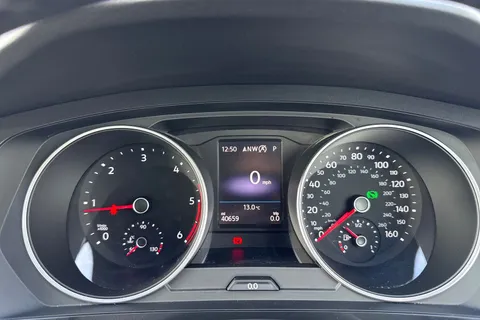 DA18TNJ Volkswagen Tiguan 2.0 TDI SE Navigation DSG 4Motion Euro 6 (s/s) 5dr Thumbnail #45