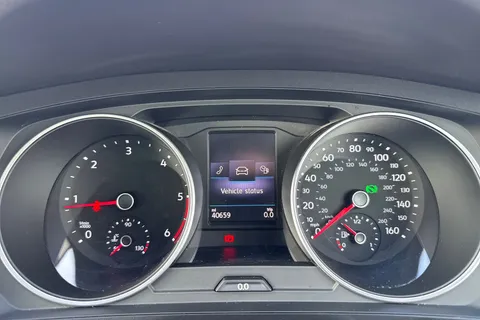 DA18TNJ Volkswagen Tiguan 2.0 TDI SE Navigation DSG 4Motion Euro 6 (s/s) 5dr Thumbnail #46