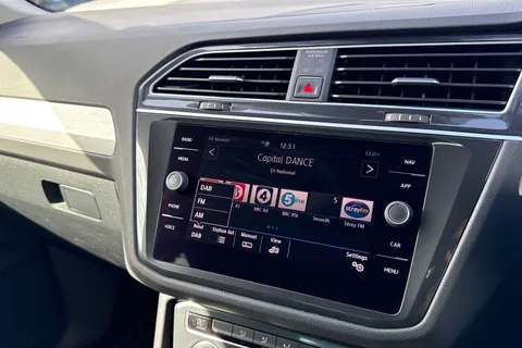 DA18TNJ Volkswagen Tiguan 2.0 TDI SE Navigation DSG 4Motion Euro 6 (s/s) 5dr Thumbnail #50