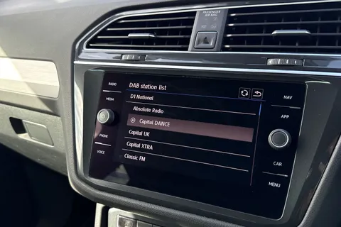 DA18TNJ Volkswagen Tiguan 2.0 TDI SE Navigation DSG 4Motion Euro 6 (s/s) 5dr Thumbnail #51