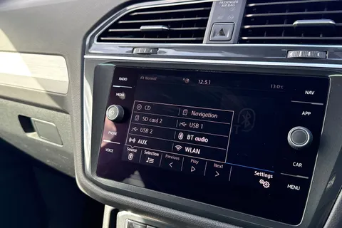 DA18TNJ Volkswagen Tiguan 2.0 TDI SE Navigation DSG 4Motion Euro 6 (s/s) 5dr Thumbnail #52