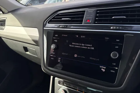 DA18TNJ Volkswagen Tiguan 2.0 TDI SE Navigation DSG 4Motion Euro 6 (s/s) 5dr Thumbnail #54