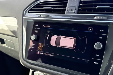 DA18TNJ Volkswagen Tiguan 2.0 TDI SE Navigation DSG 4Motion Euro 6 (s/s) 5dr Thumbnail #57