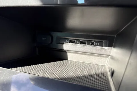 DA18TNJ Volkswagen Tiguan 2.0 TDI SE Navigation DSG 4Motion Euro 6 (s/s) 5dr Thumbnail #59