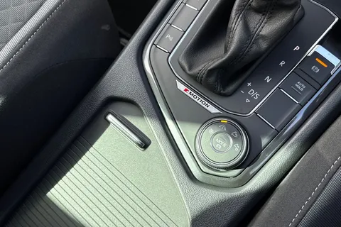 DA18TNJ Volkswagen Tiguan 2.0 TDI SE Navigation DSG 4Motion Euro 6 (s/s) 5dr Thumbnail #61