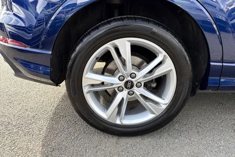 KN74ZWA Audi Q3 1.5 TFSI CoD 35 S line S Tronic Euro 6 (s/s) 5dr Thumbnail #12