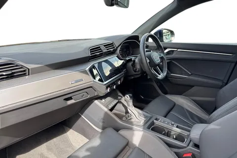 KN74ZWA Audi Q3 1.5 TFSI CoD 35 S line S Tronic Euro 6 (s/s) 5dr Thumbnail #16